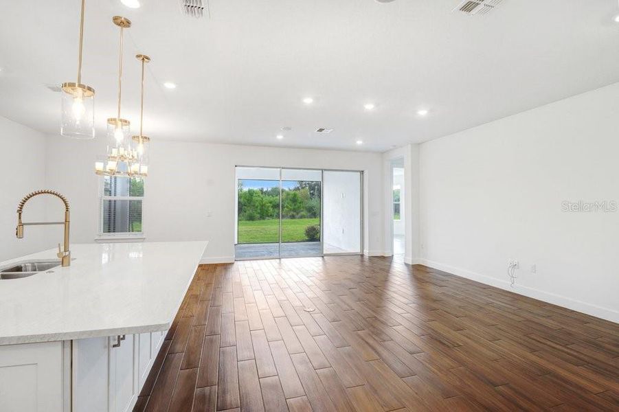 Spacious, unfurnished interior of a new home in Esplanade at Artisan Lakes, Palmetto (Image 36).