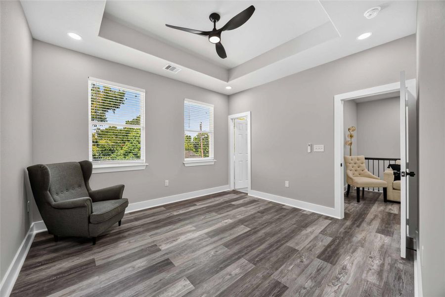 Spacious, unfurnished interior of a new home in , Houston (Image 27).