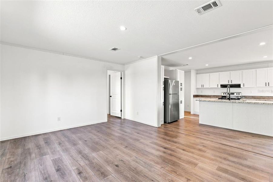 Spacious, unfurnished interior of a new home in , Okeechobee (Image 20).