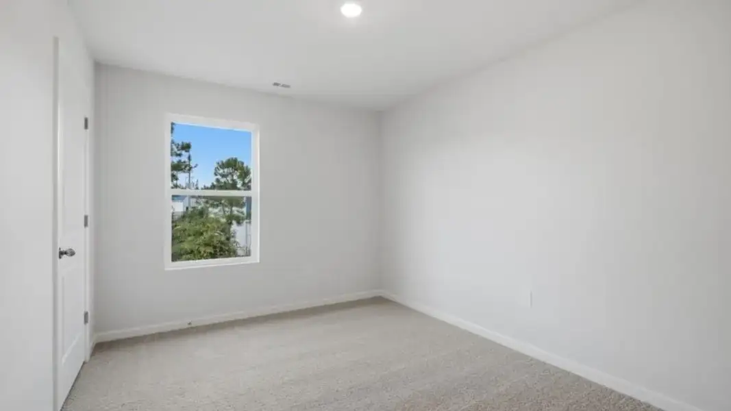 Spacious, unfurnished interior of a new home in Hughes Court, Dawsonville (Image 17).