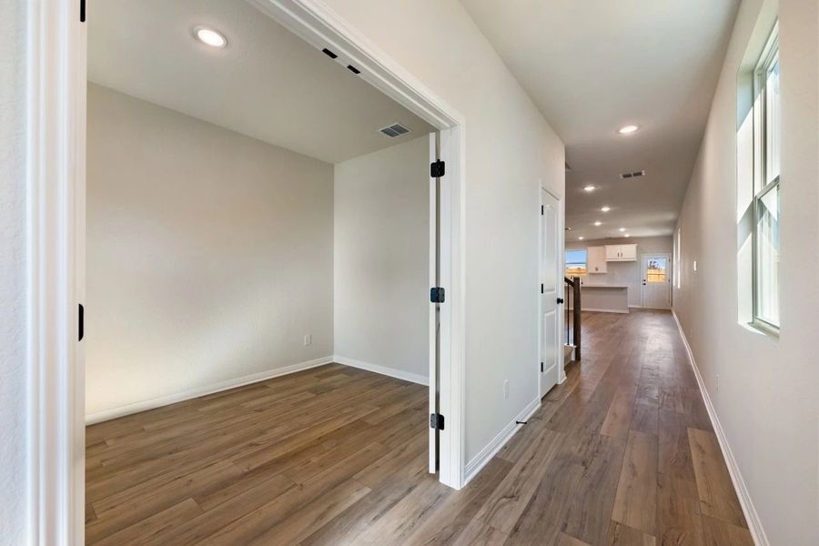 Spacious, unfurnished interior of a new home in Patterson Ranch, Georgetown (Image 21).