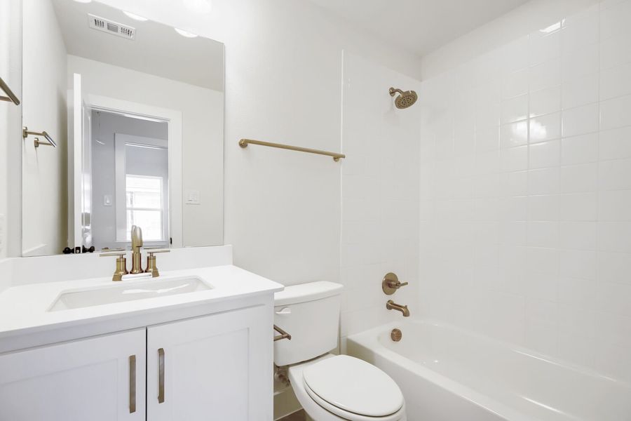 2610 Acie - Full Bathroom 2610 Acie - Full Bathroom