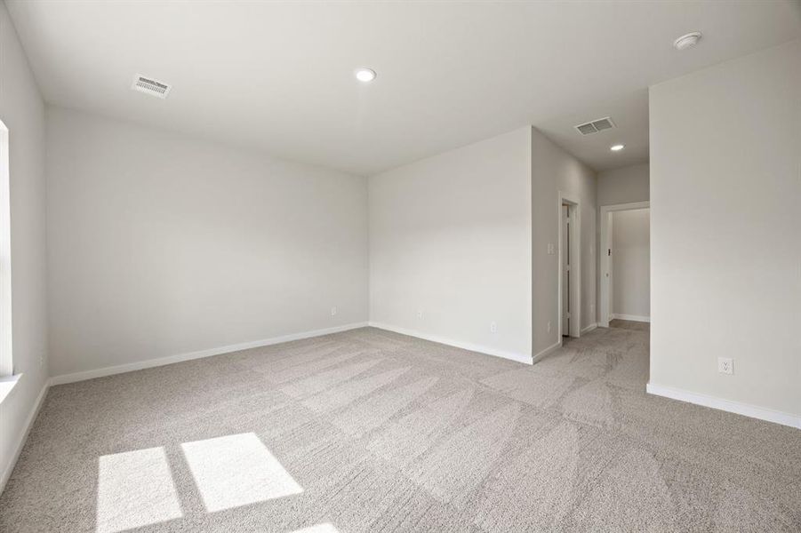 Spacious, unfurnished interior of a new home in Ambergrove, Royse City (Image 13).