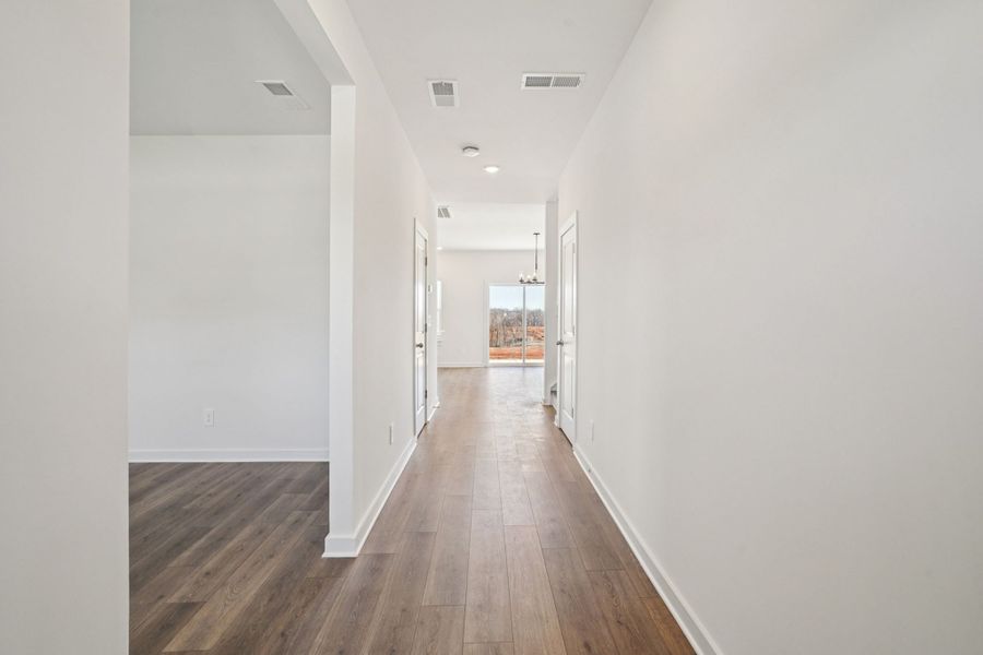 Spacious, unfurnished interior of a new home in River Ridge, Clarksville (Image 8).