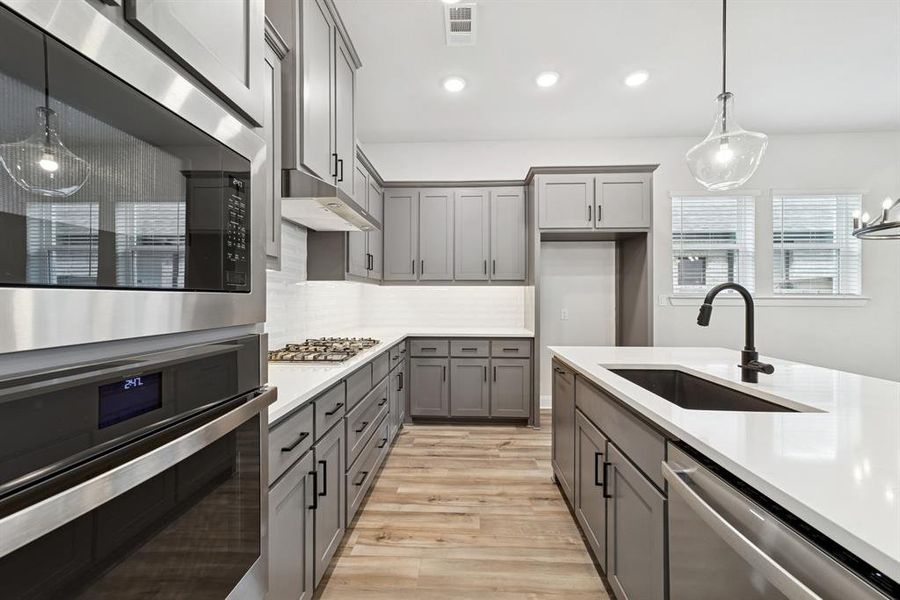 Furnished interior view inside a new home in Mantua Point Gardens, Van Alstyne (Image 8). Furnished interior view inside a new home in Mantua Point Gardens, Van Alstyne (Image 8).