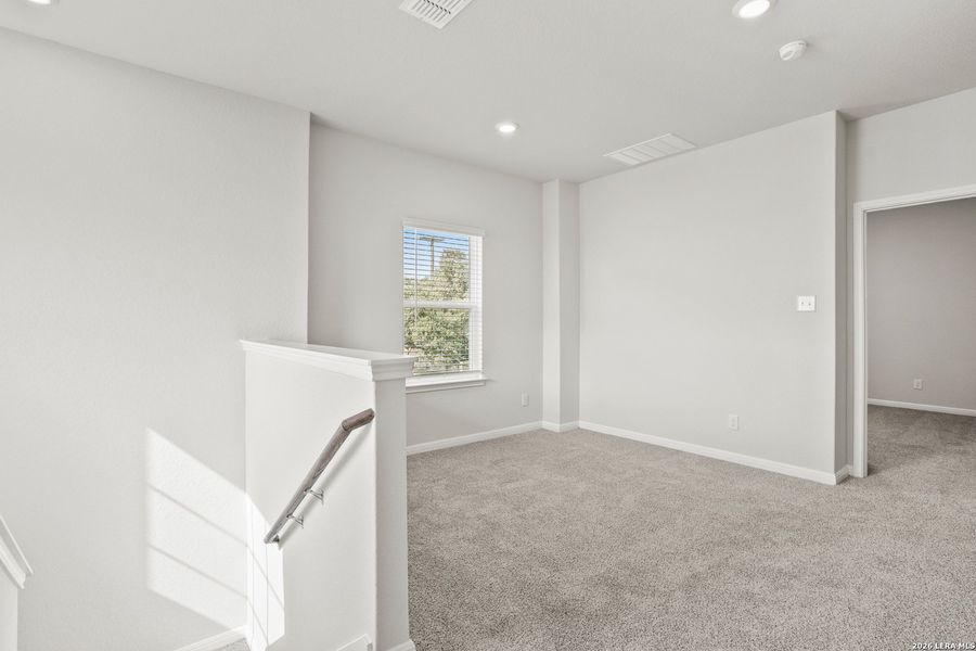 Spacious, unfurnished interior of a new home in Melissa Ranch, San Antonio (Image 14).