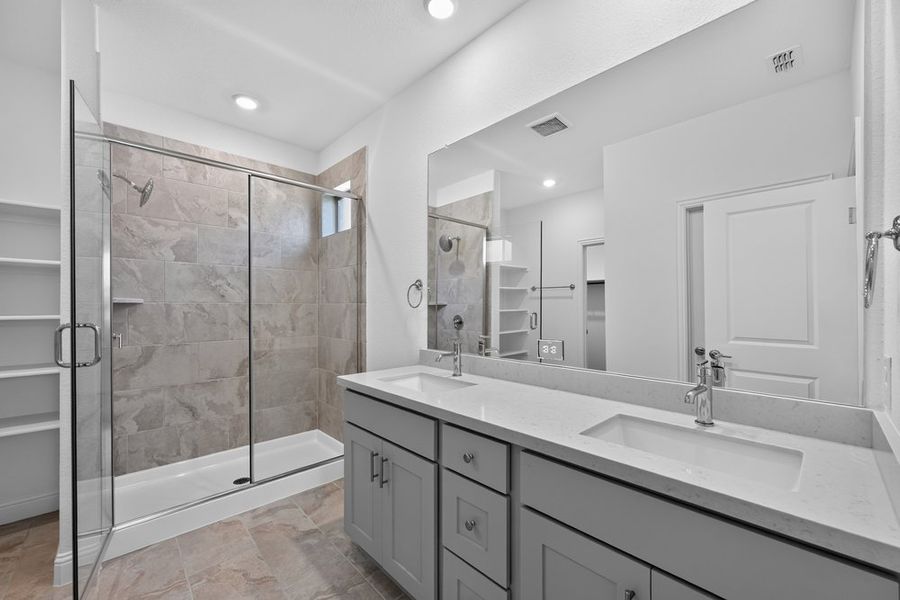 Furnished interior view inside a new home in Madero 50s, Fort Worth (Image 10).