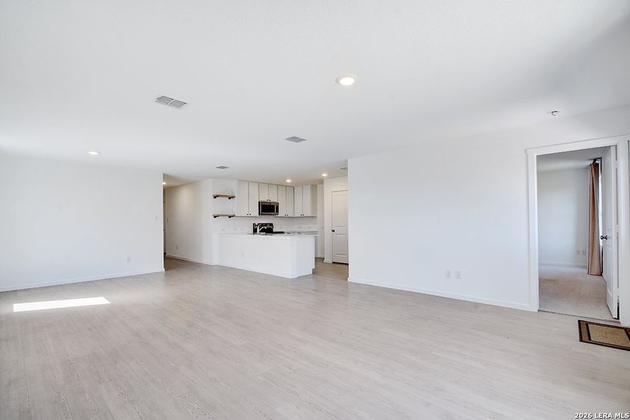 Spacious, unfurnished interior of a new home in Ridgeland, Kerrville (Image 14).