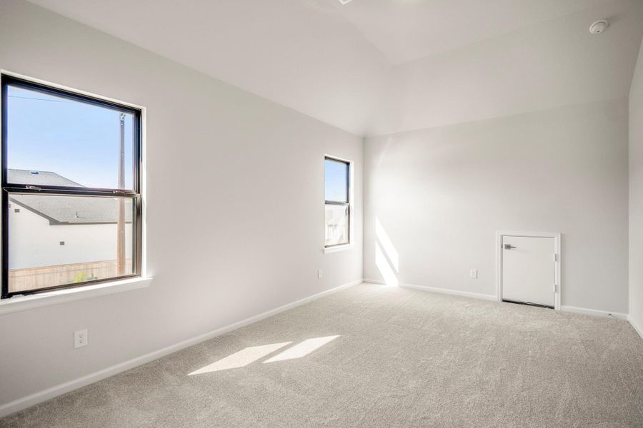 Spacious, unfurnished interior of a new home in Sienna 70′ Lots, Missouri City (Image 40).