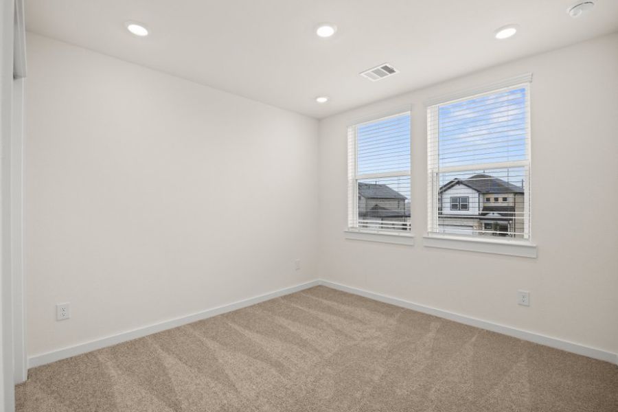 Spacious, unfurnished interior of a new home in Creekhaven, Rosharon (Image 28).