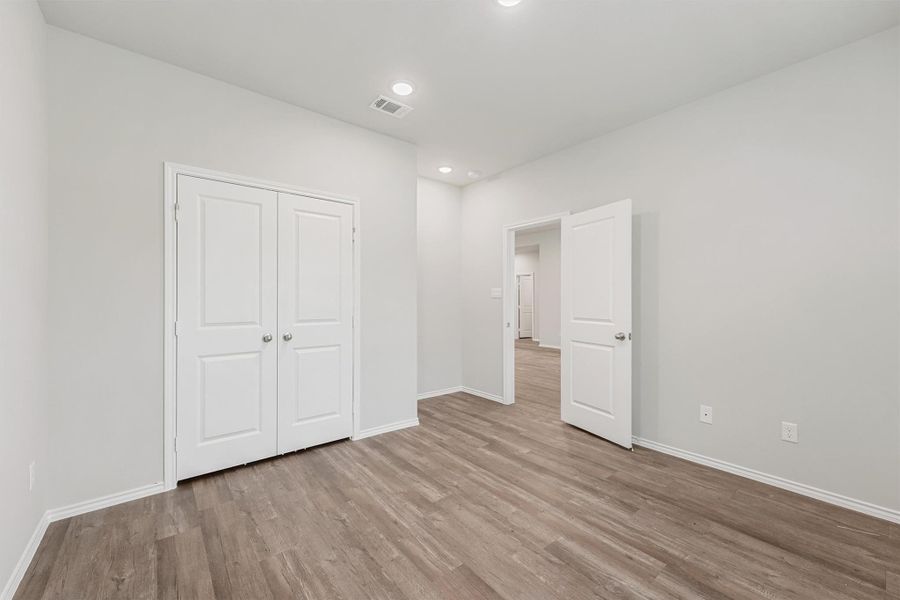 Spacious, unfurnished interior of a new home in , Lufkin (Image 15).