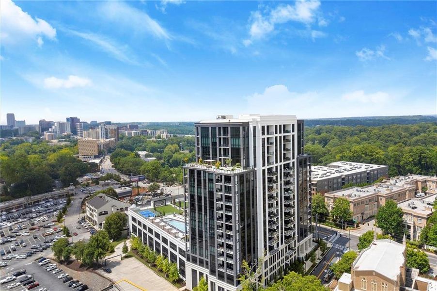 Condo located in Atlanta, GA showcasing its design and architecture (Image 30).
