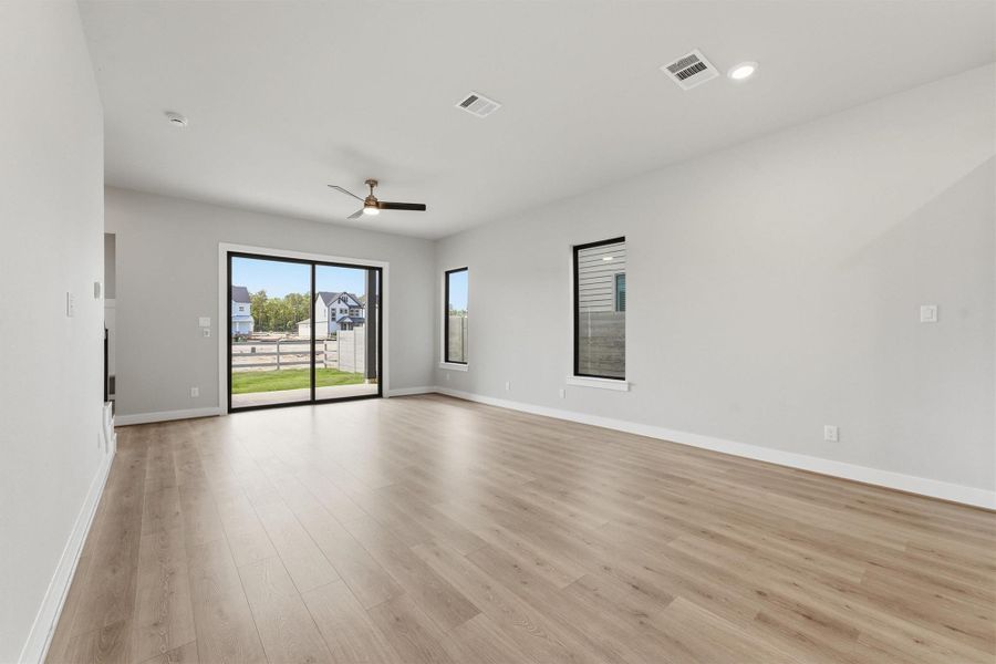 Spacious, unfurnished interior of a new home in Two Step Farm, Montgomery (Image 15).