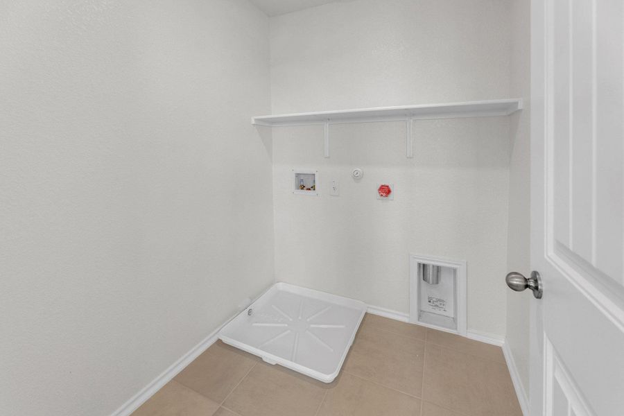 Spacious, unfurnished interior of a new home in Mustang Valley, Manor (Image 29).