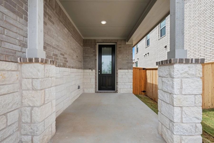 Exterior details and patio area of a home in La Cima, San Marcos (Image 17).