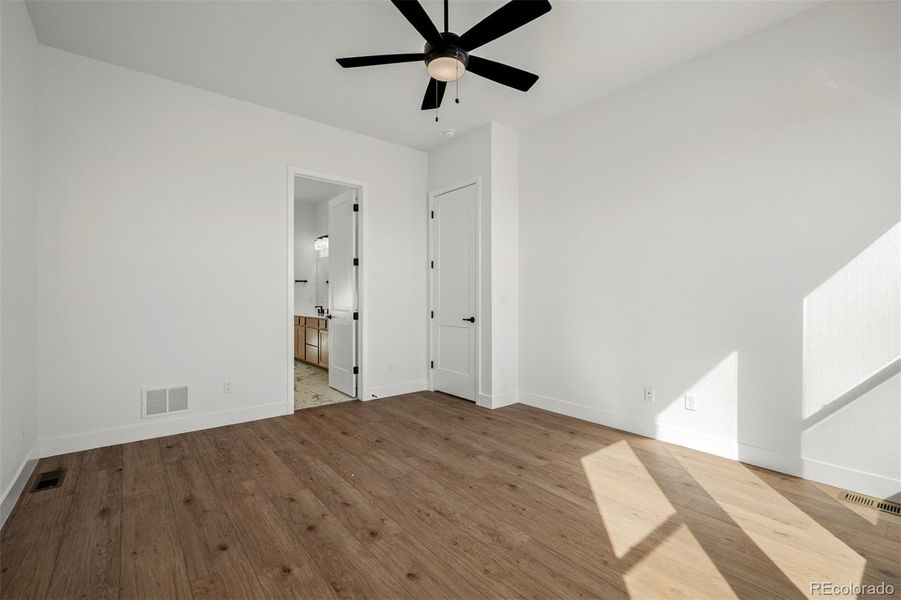 Spacious, unfurnished interior of a new home in Wolf Ranch - Enclave Collection, Colorado Springs (Image 31).