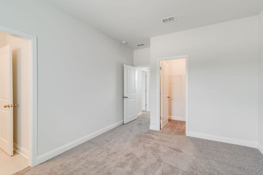 Spacious, unfurnished interior of a new home in Pecan Orchard, Elgin (Image 28).