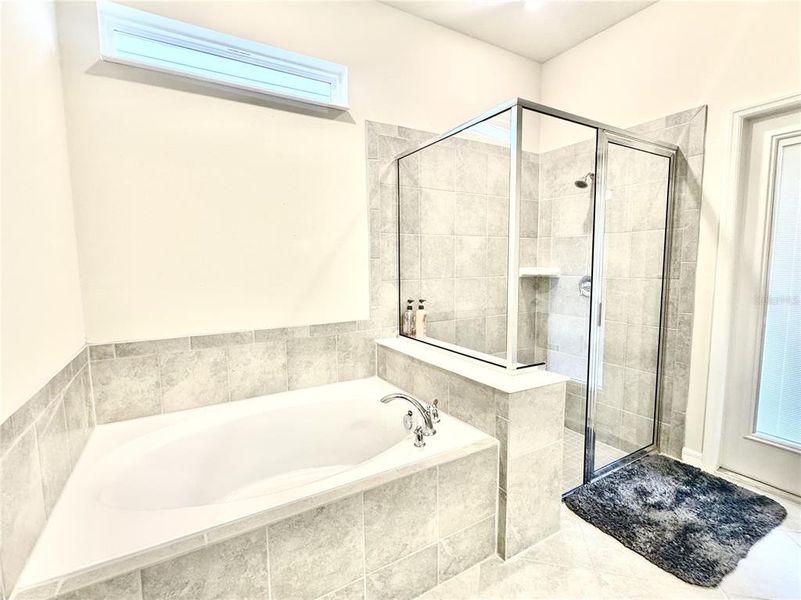 Furnished interior view inside a new home in , Clermont (Image 7).