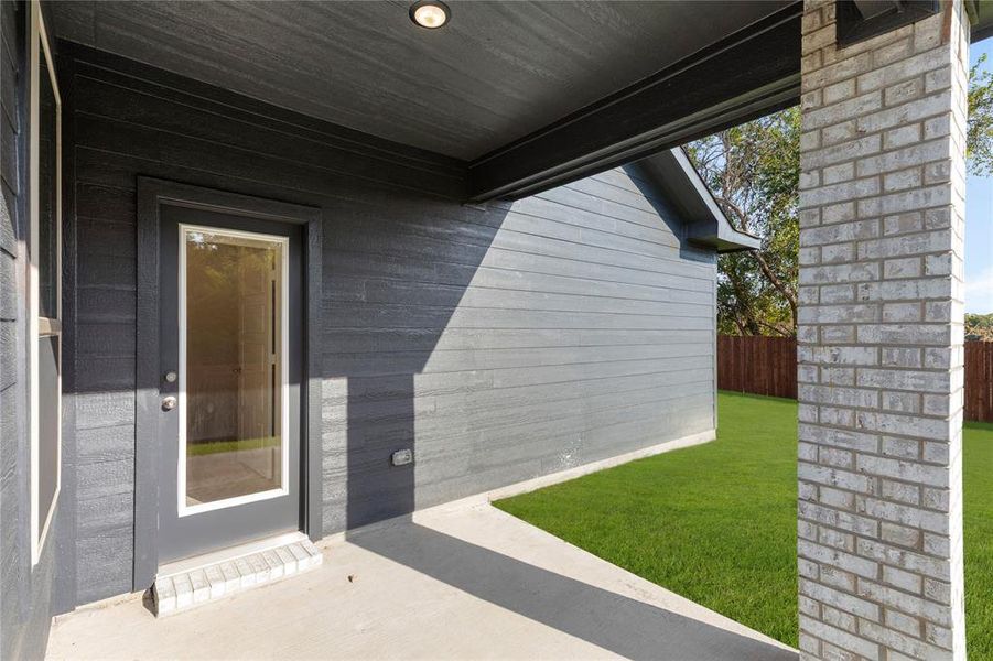 25. 3101 Yellow Pine - Patio