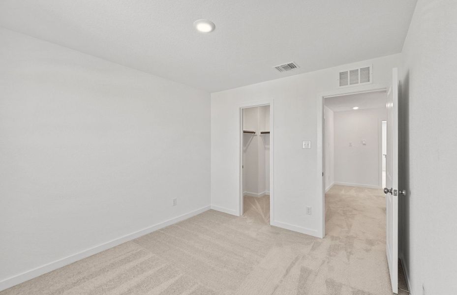 Spacious, unfurnished interior of a new home in Sonterra, Jarrell (Image 27).