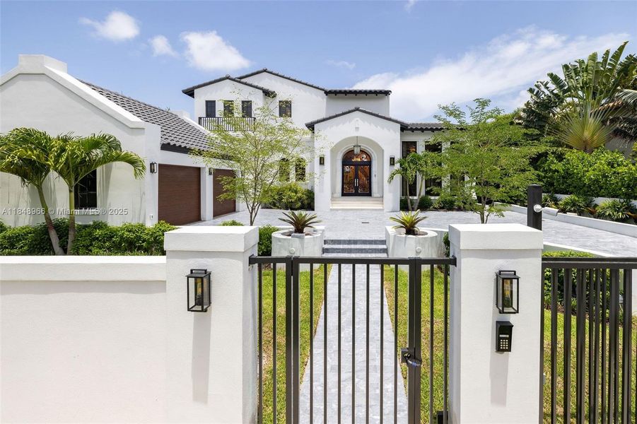 Furnished interior view inside a new home in , Miami Beach (Image 44). Furnished interior view inside a new home in , Miami Beach (Image 44).