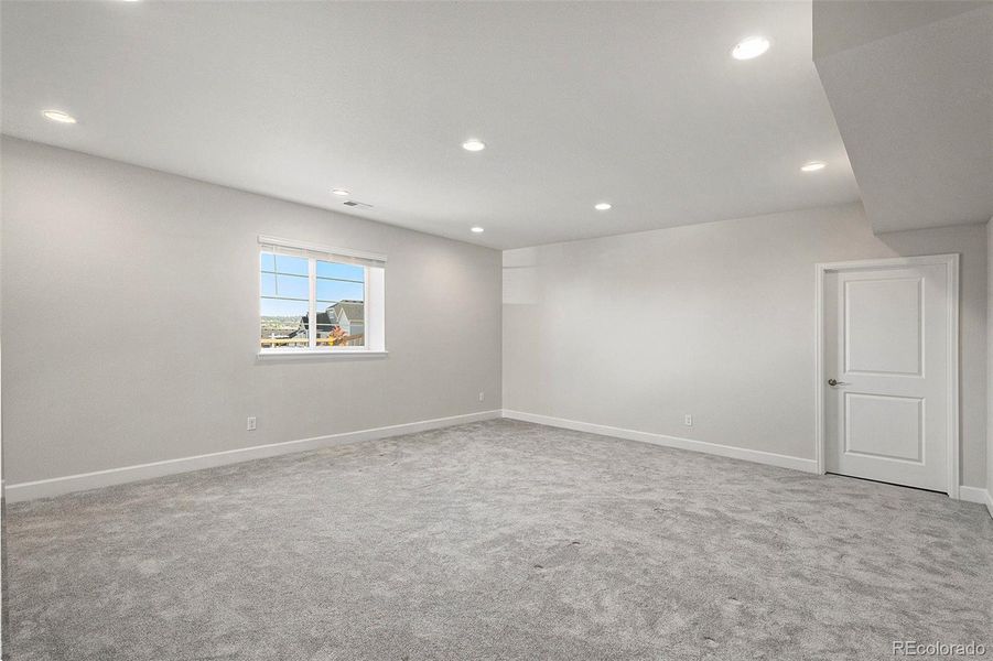 Spacious, unfurnished interior of a new home in , Castle Rock (Image 30).