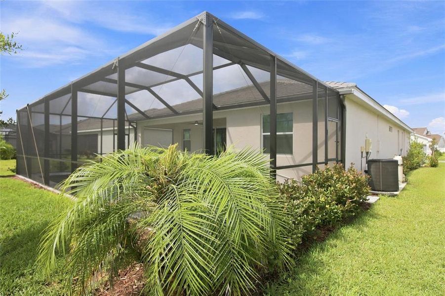 Exterior details and patio area of a home in , Venice (Image 3).