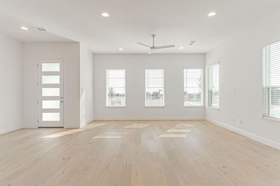 Spacious, unfurnished interior of a new home in , Aledo (Image 30).