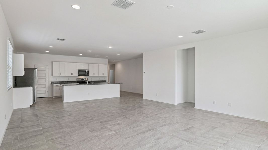 Spacious, unfurnished interior of a new home in Moonlight, Maricopa (Image 17).