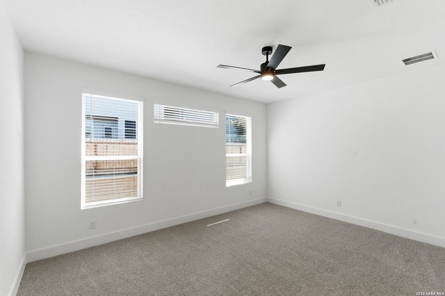 Spacious, unfurnished interior of a new home in Rose Hill, San Antonio (Image 19).
