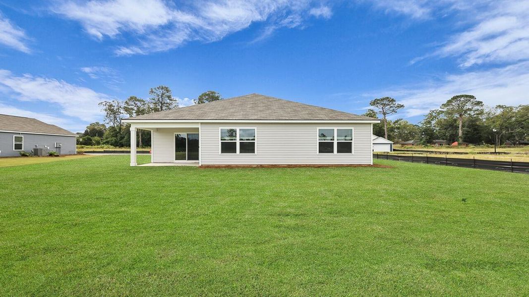 Exterior details and patio area of a home in Huggins Hill, Manning (Image 21).
