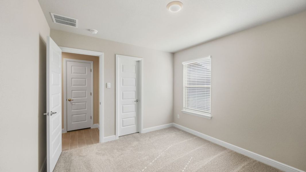 Spacious, unfurnished interior of a new home in Legado, Cleburne (Image 17).