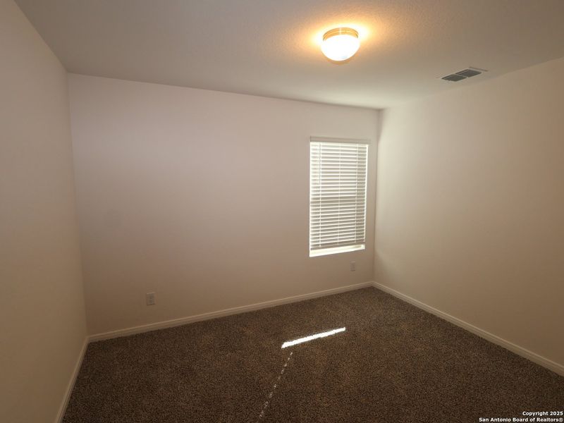 Spacious, unfurnished interior of a new home in Blue Ridge Ranch, San Antonio (Image 21).