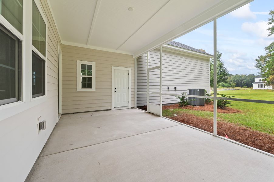 Representative exterior details of a home built from the Sara by Hunter Quinn Homes in Palm Coast Homes, Palm Coast (Image 3).