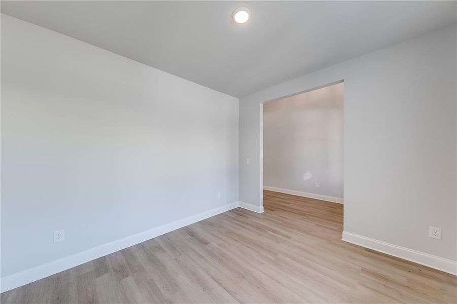 Spacious, unfurnished interior of a new home in , Homer (Image 26).