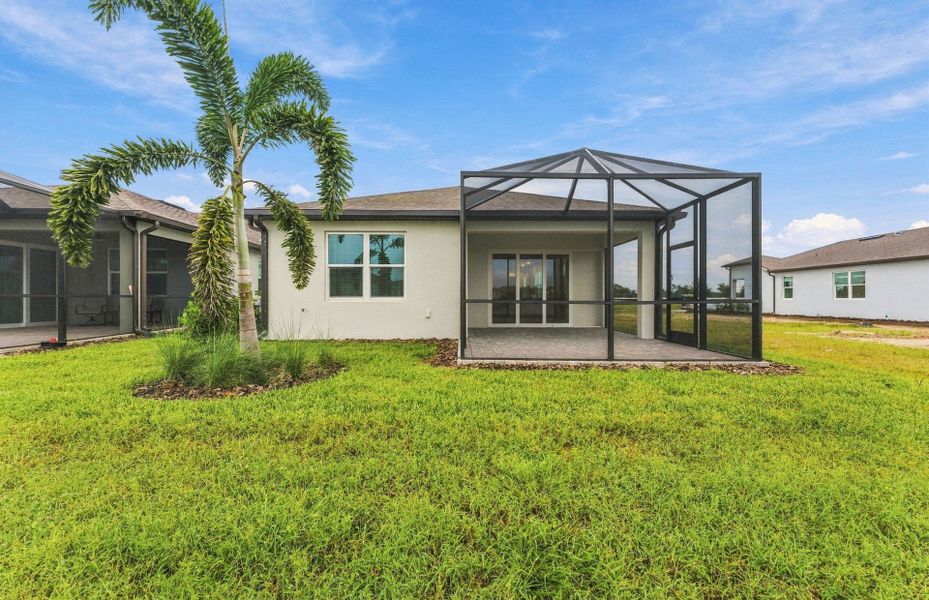 Exterior details and patio area of a home in Del Webb Sunchase, Parrish (Image 4).