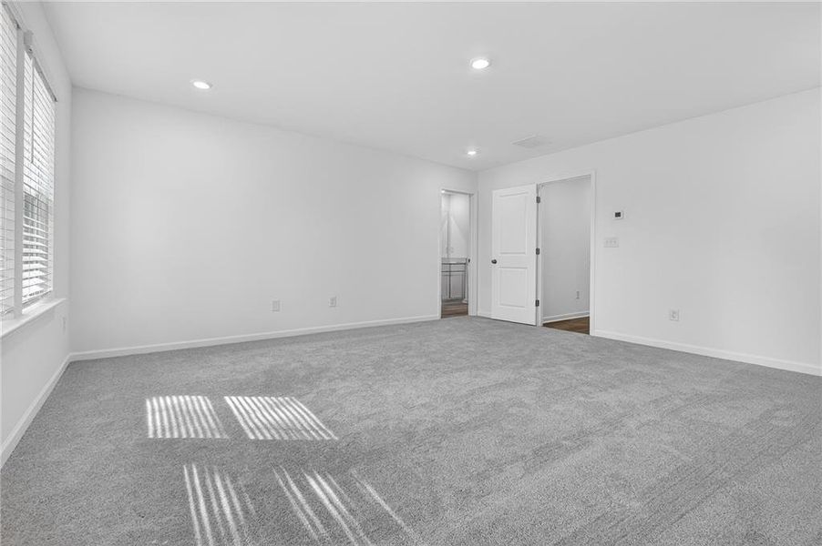 Spacious, unfurnished interior of a new home in , Lawrenceville (Image 13).