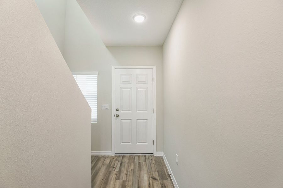 Spacious, unfurnished interior of a new home in Scenic Terrace, Haines City (Image 13).