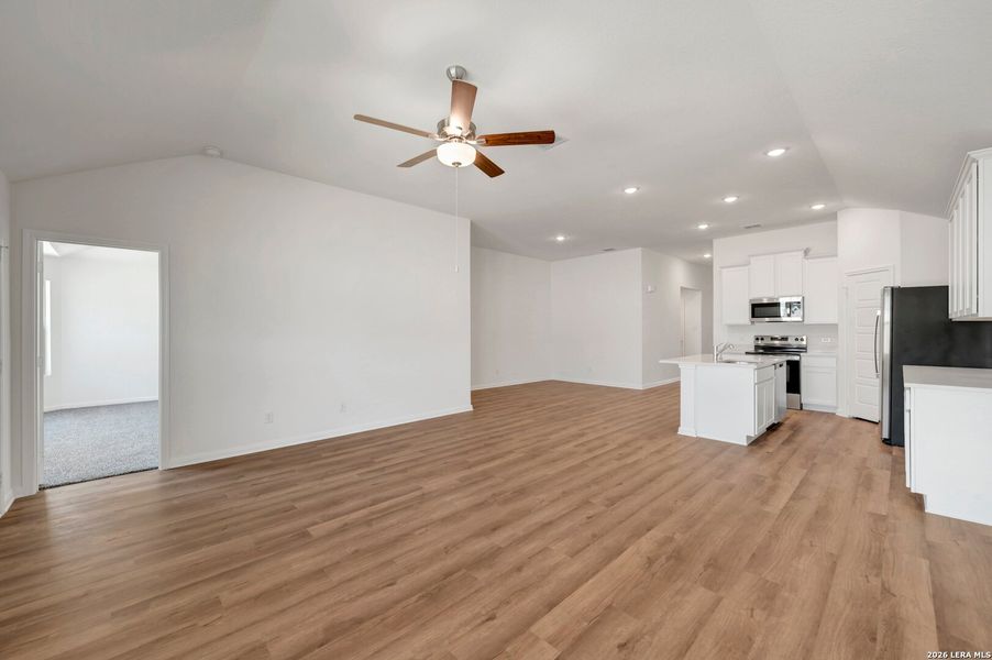 Spacious, unfurnished interior of a new home in Greenspoint Heights, Seguin (Image 34).