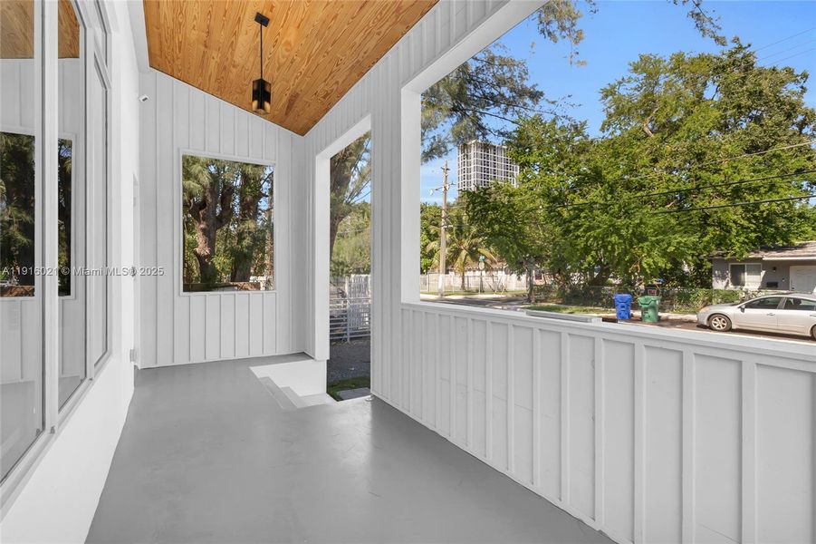 Exterior details and patio area of a home in , Miami (Image 26).