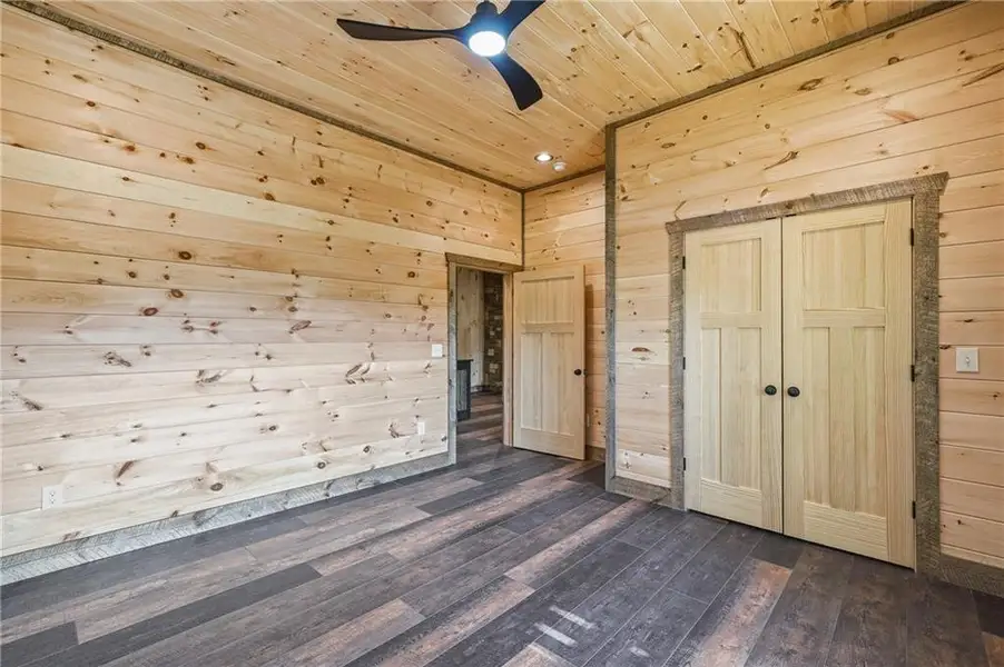 Spacious, unfurnished interior of a new home in , Mineral Bluff (Image 18).