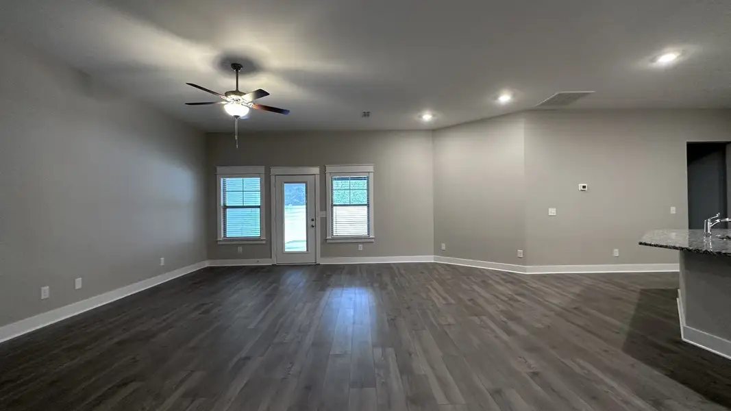 Spacious, unfurnished interior of a new home in Veterans Cove, Murfreesboro (Image 26).
