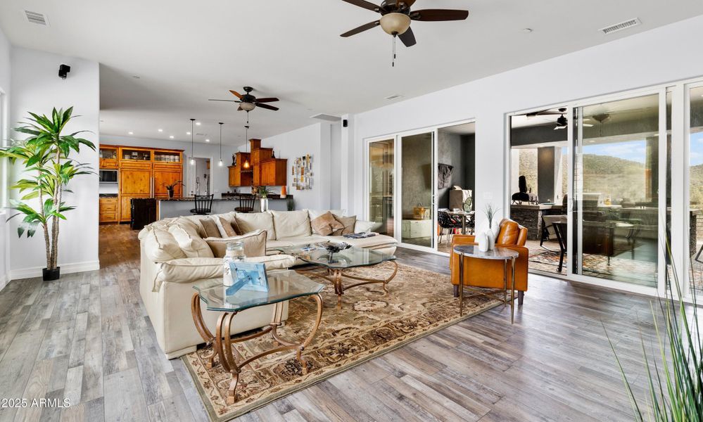 Walls of sliders to the exterior