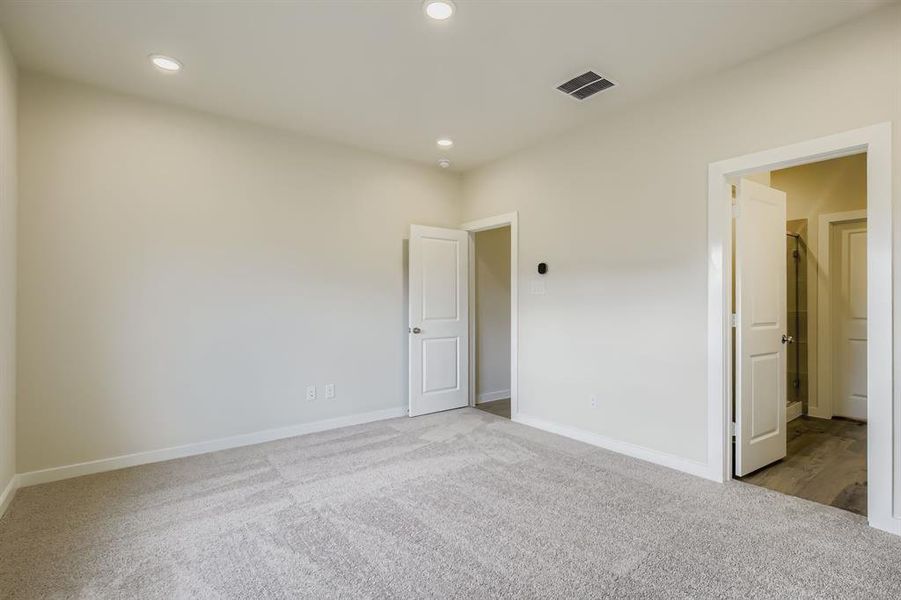 Spacious, unfurnished interior of a new home in Ambergrove, Royse City (Image 23).