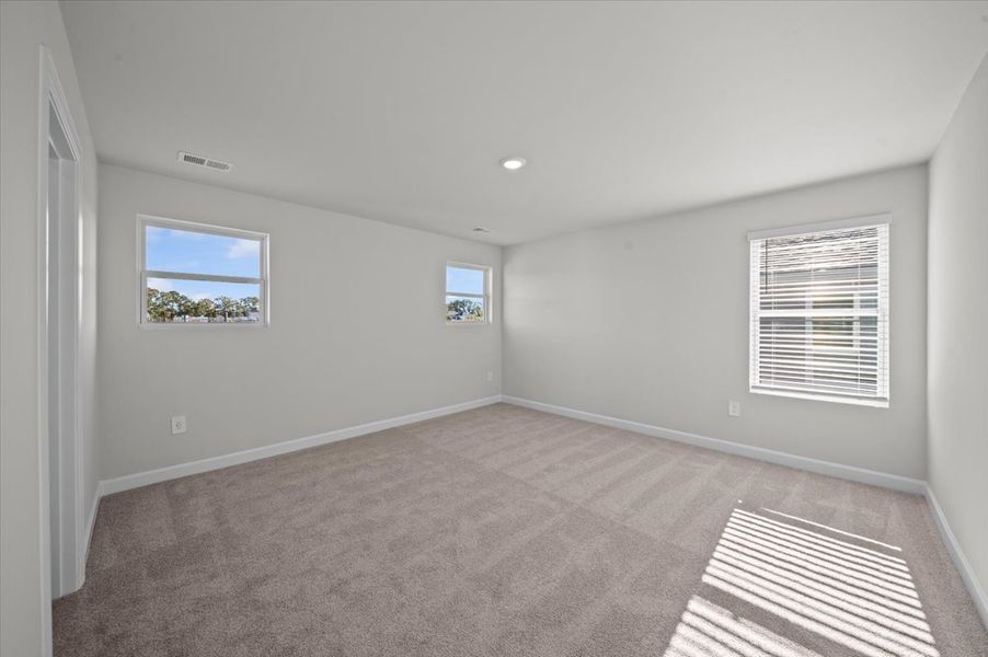 Spacious, unfurnished interior of a new home in Village at White Pine, Pendleton (Image 22). Spacious, unfurnished interior of a new home in Village at White Pine, Pendleton (Image 22).