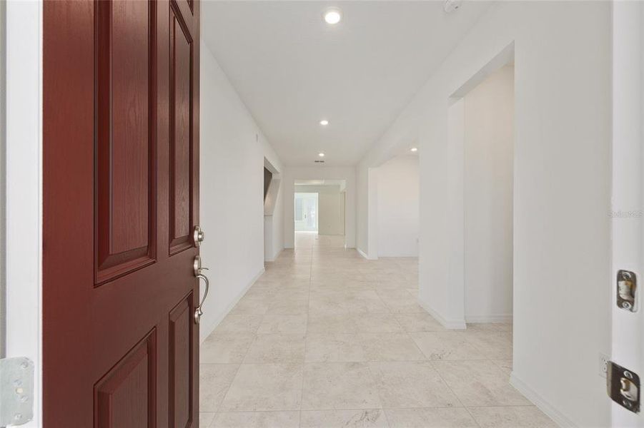 Spacious, unfurnished interior of a new home in Calesa Township, Ocala (Image 13).