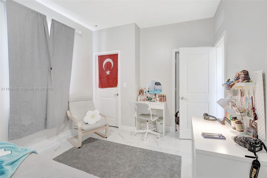 Furnished interior view inside a new home in , Miramar (Image 24).