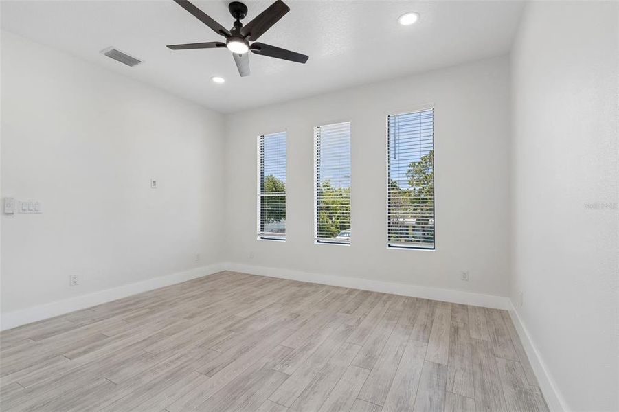 Spacious, unfurnished interior of a new home in , Tampa (Image 59).