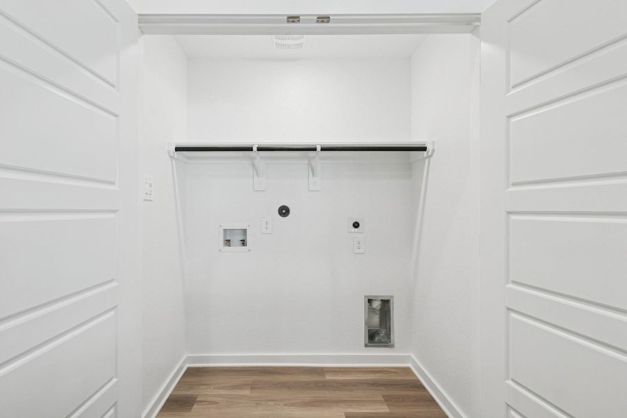 Spacious, unfurnished interior of a new home in Lone Star Landing, Montgomery (Image 23).