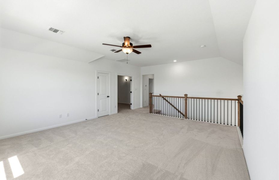 Spacious, unfurnished interior of a new home in Crescent Bluff, Georgetown (Image 36).